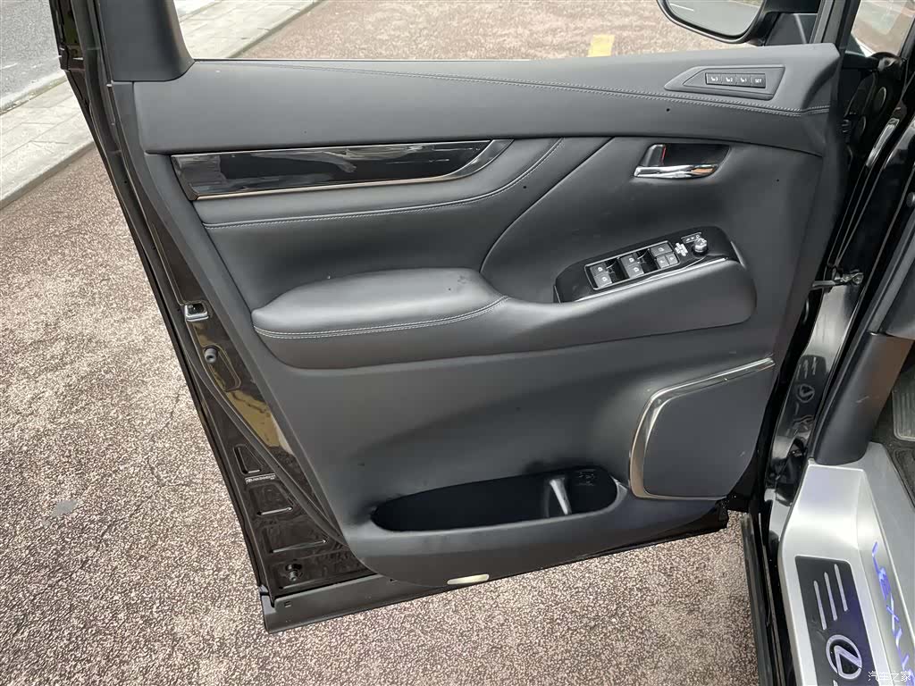 Toyota Alphard, 2018 6