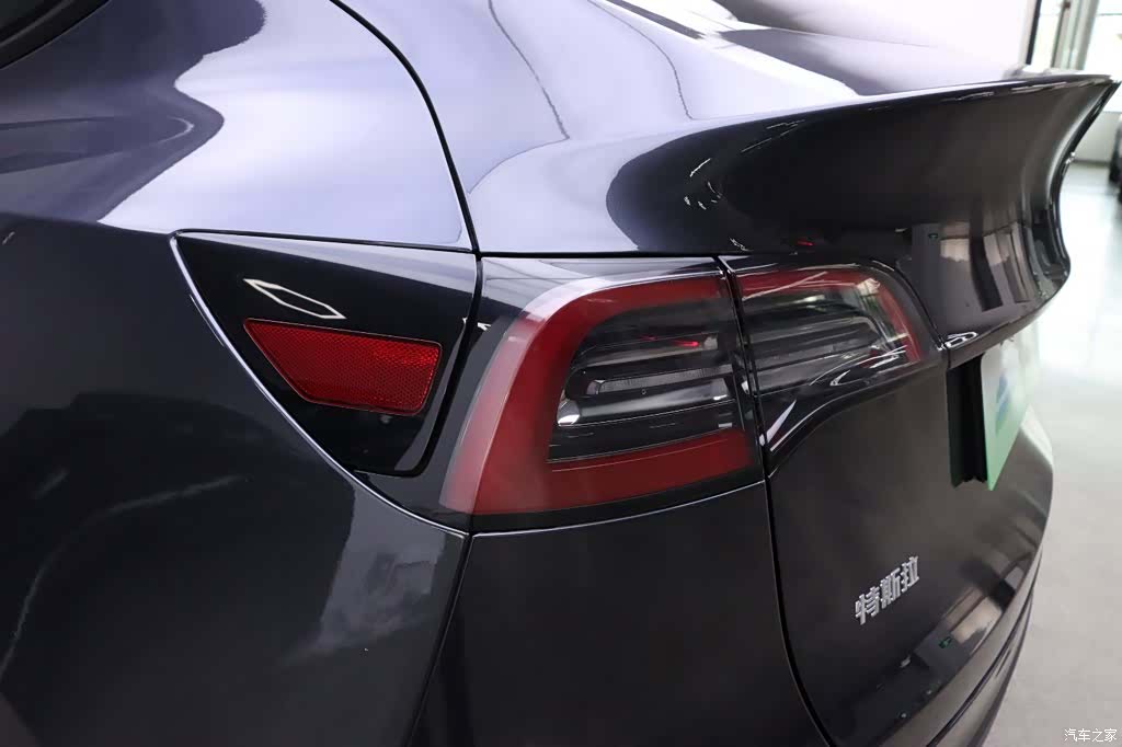 Tesla Model Y, 2024 30
