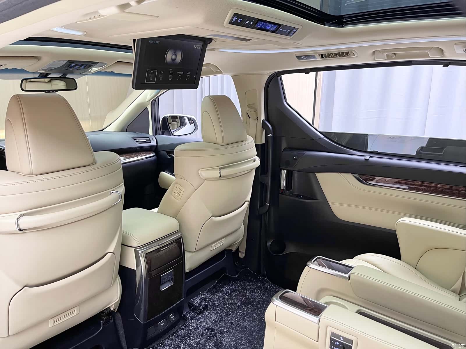 Toyota Alphard, 2019 10