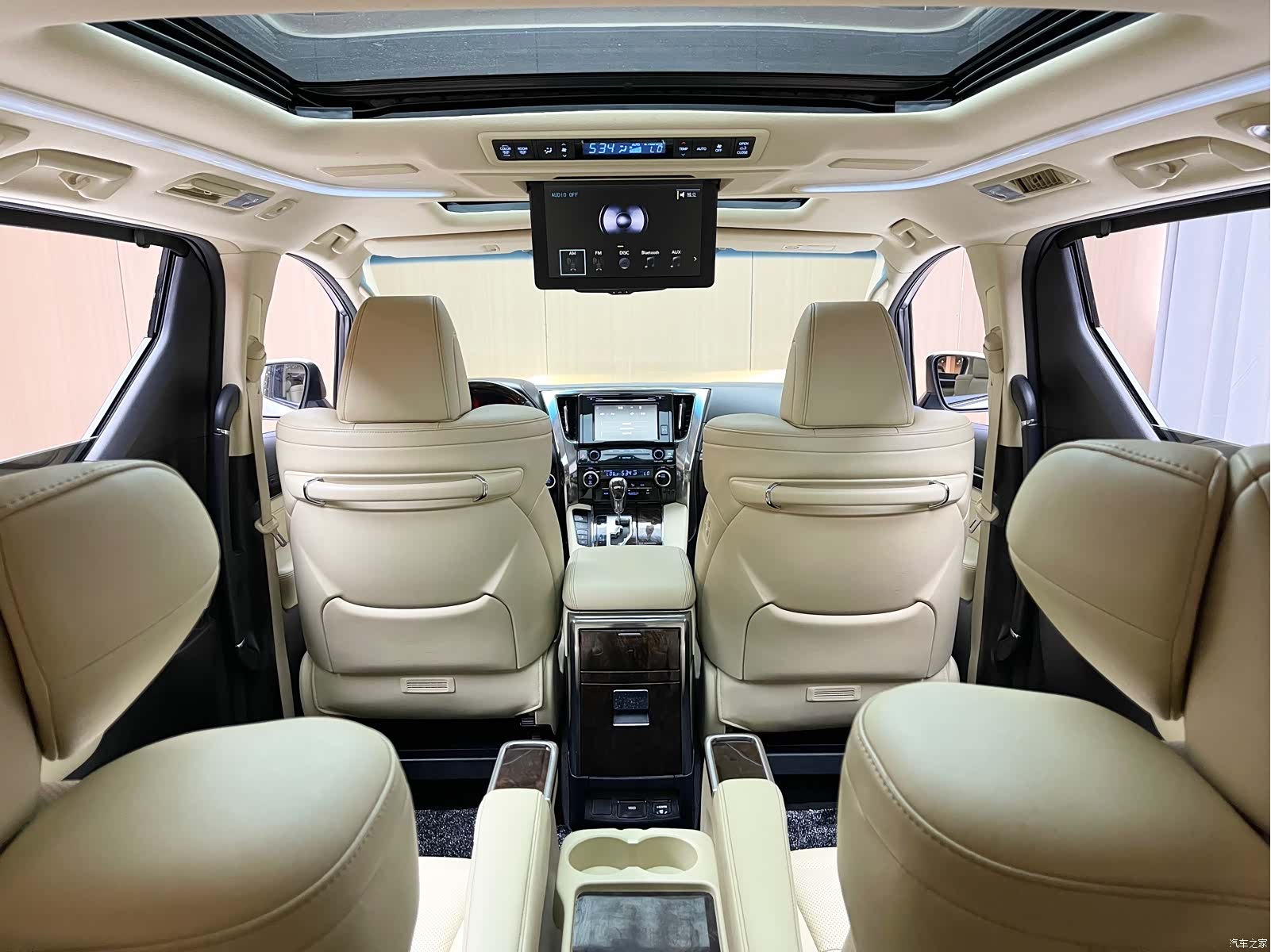 Toyota Alphard, 2019 11