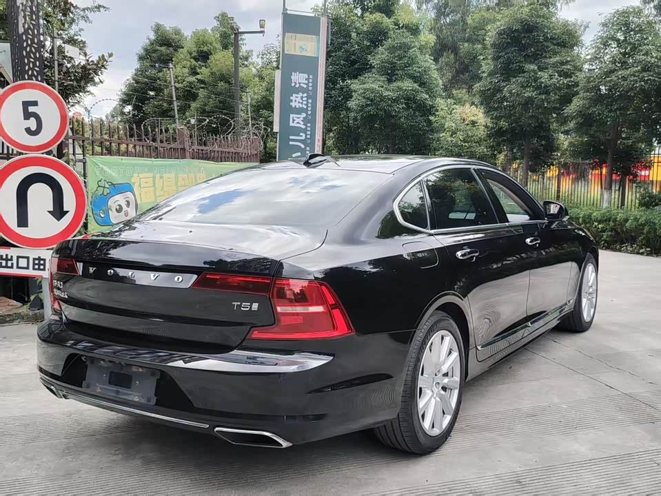 Volvo S90