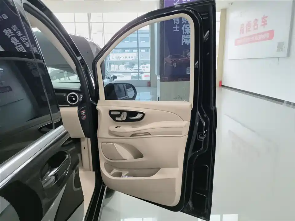 Mercedes-Benz V-class