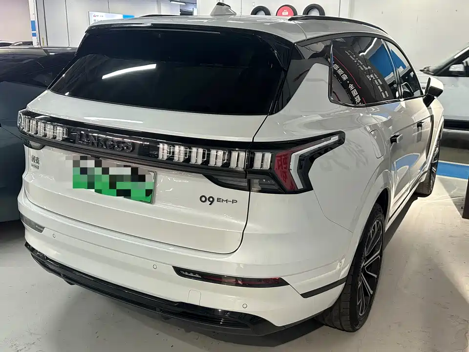 Lynk & Co 09 EM-P