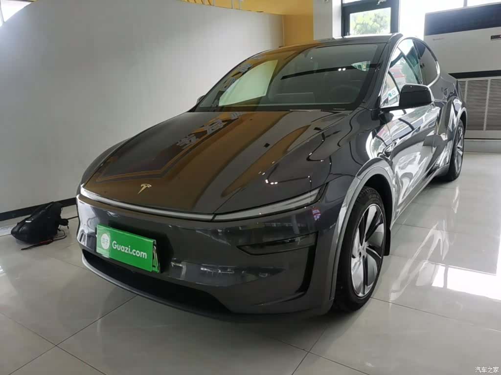 Tesla Model Y, 2025 1