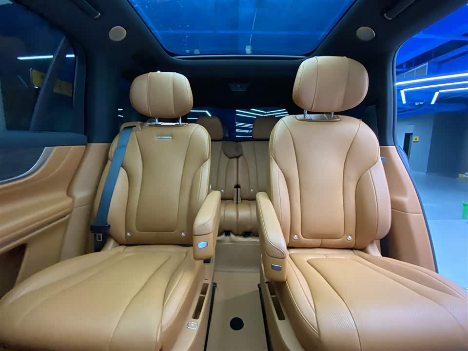 AITO Ask the world M9