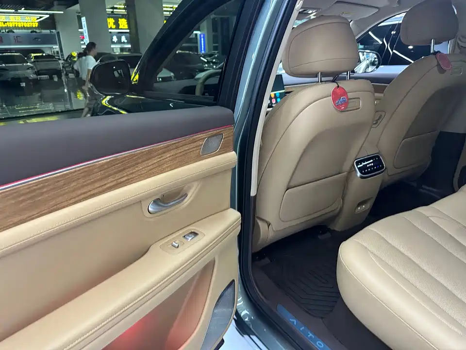 AITO Ask the world M7