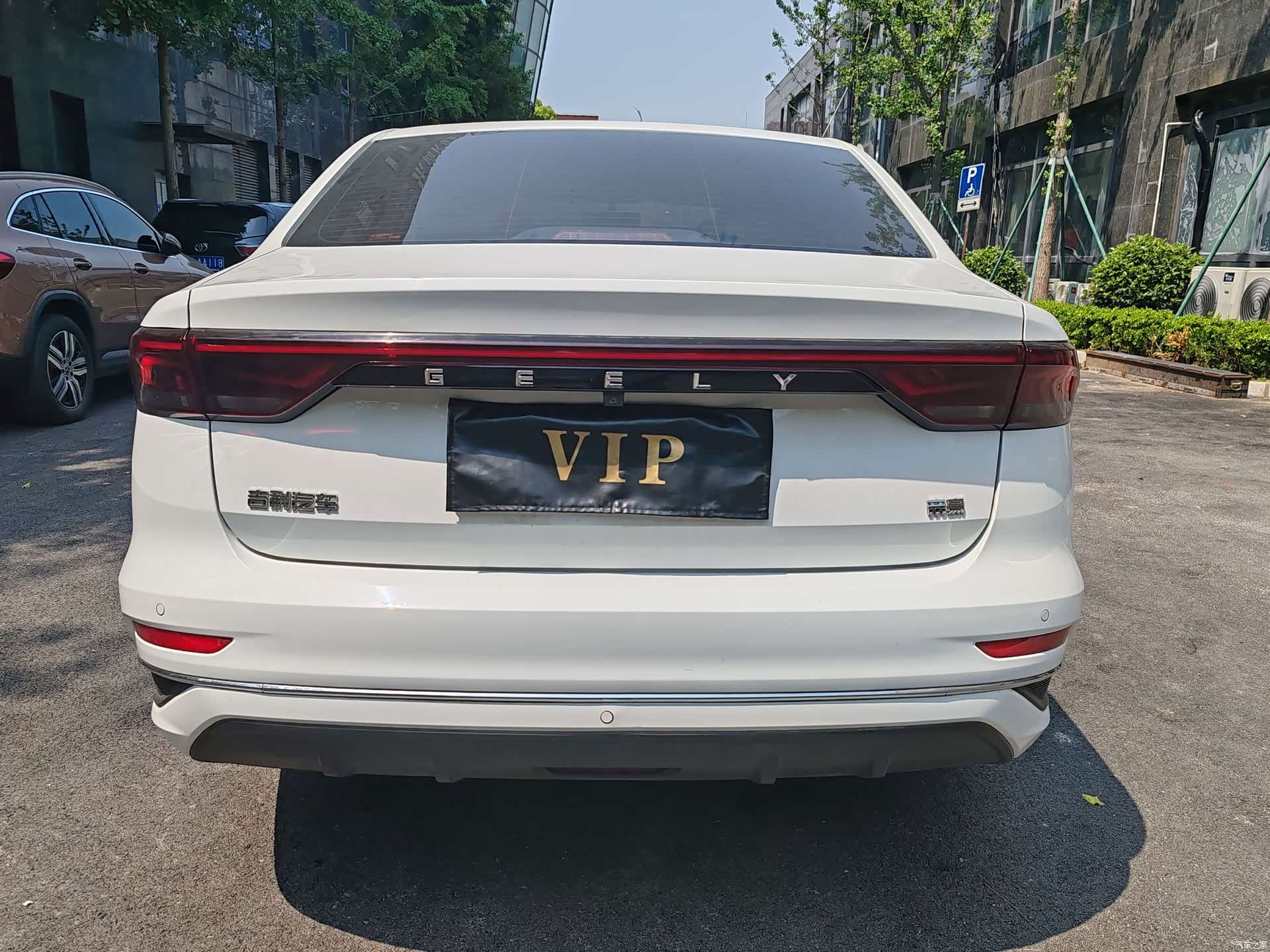 Geely Emgrand, 2022 14