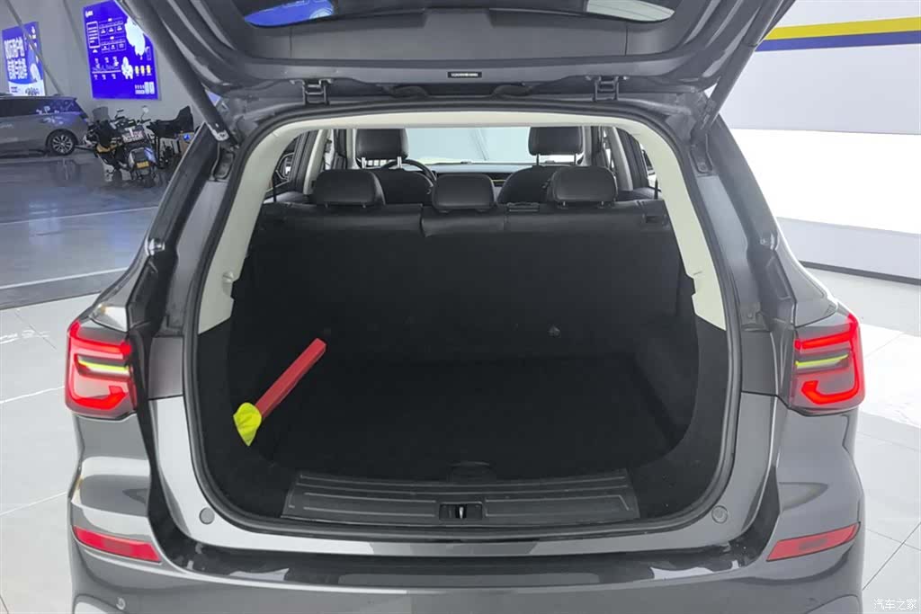 Roewe RX5, 2022 4