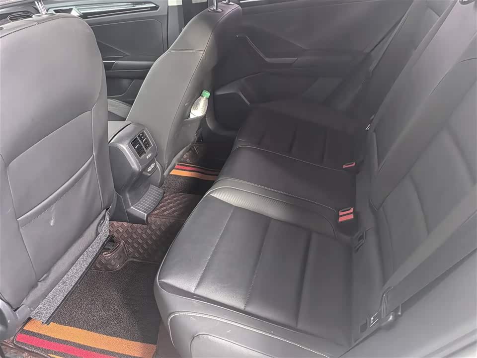 Volkswagen T-ROC exploring Songs