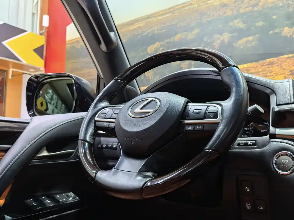 Lexus LX