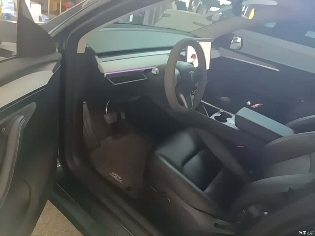 Tesla Model Y, 2024 16