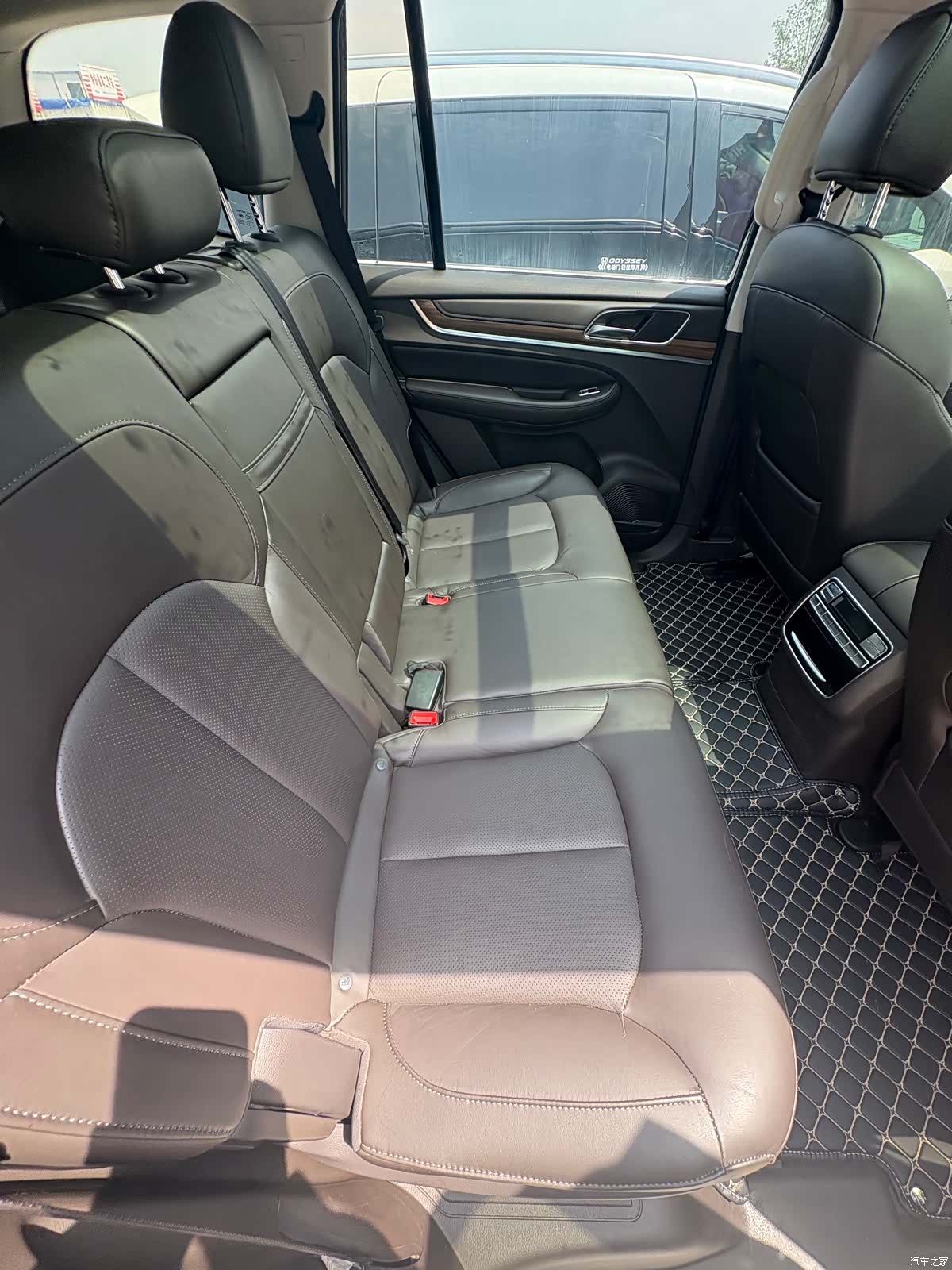 Roewe RX8, 2020 11