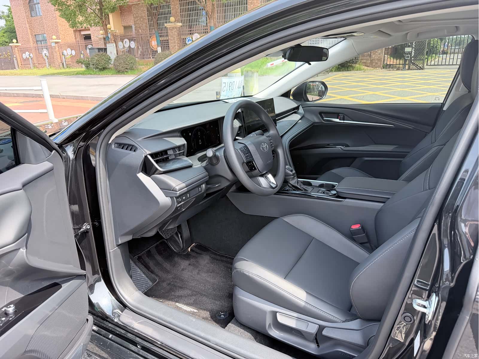 Toyota Camry, 2026 6