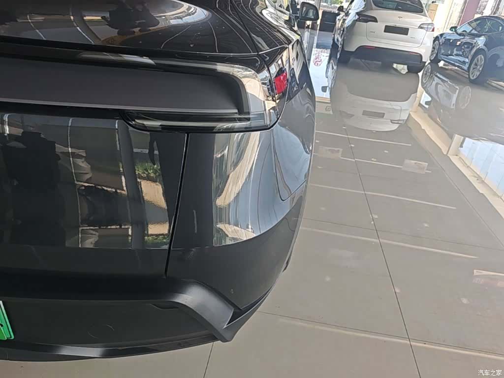 Tesla Model Y, 2025 8