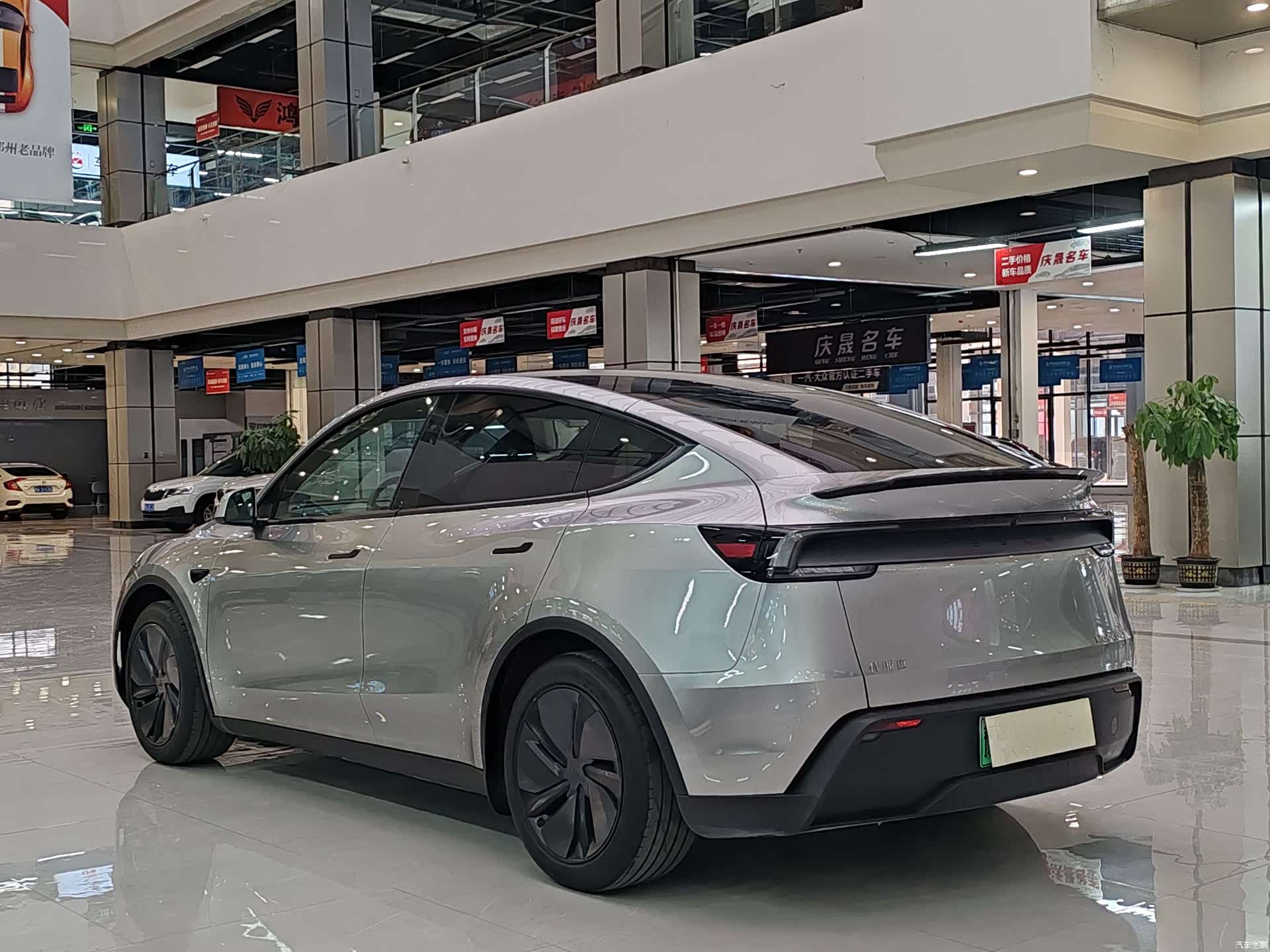 Tesla Model Y, 2026 10