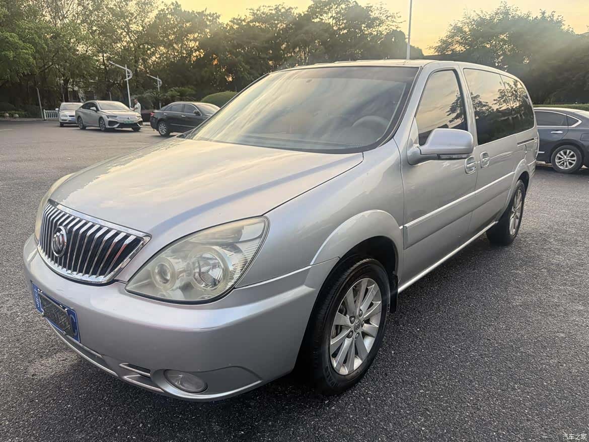 Buick GL8, 2016 1