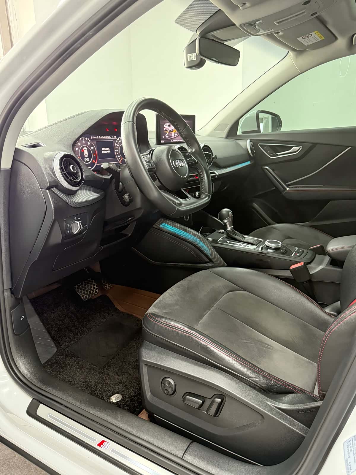 Audi Q2L, 2022 11