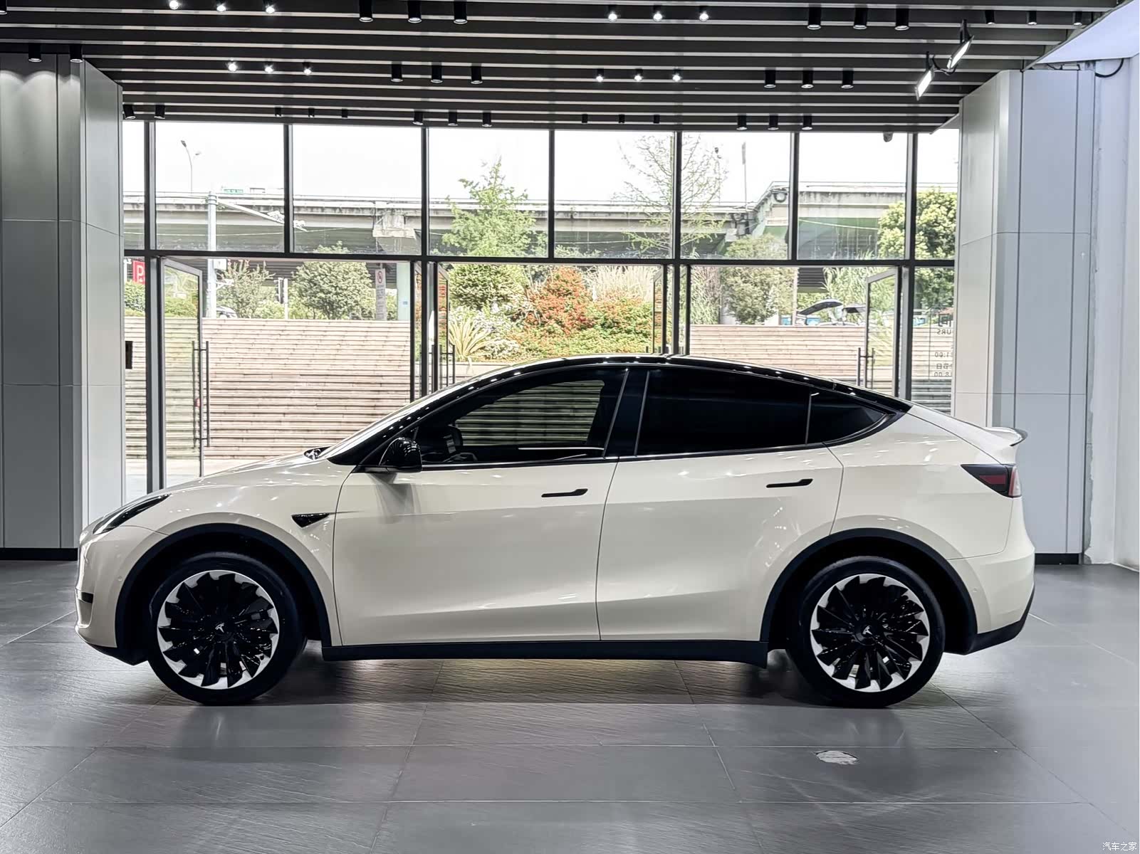 Tesla Model Y, 2024 15