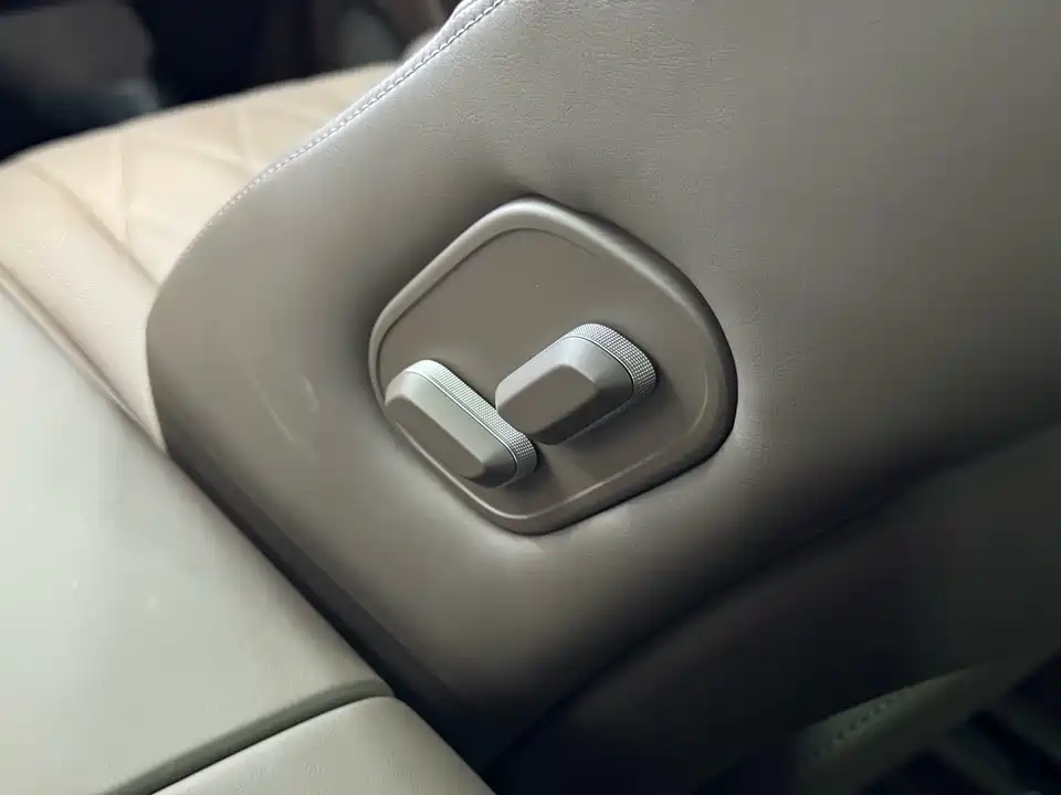 AITO Ask the world M9