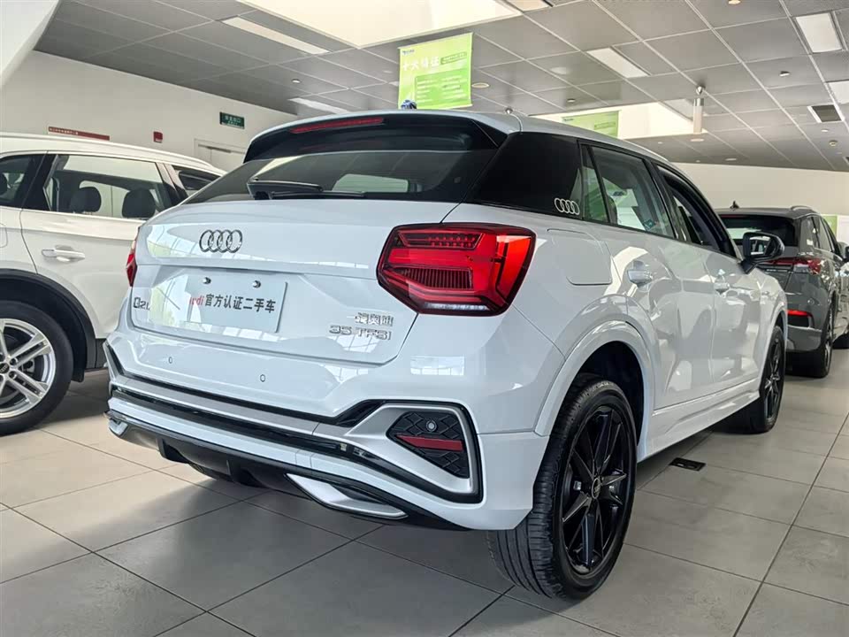 Audi Q2L
