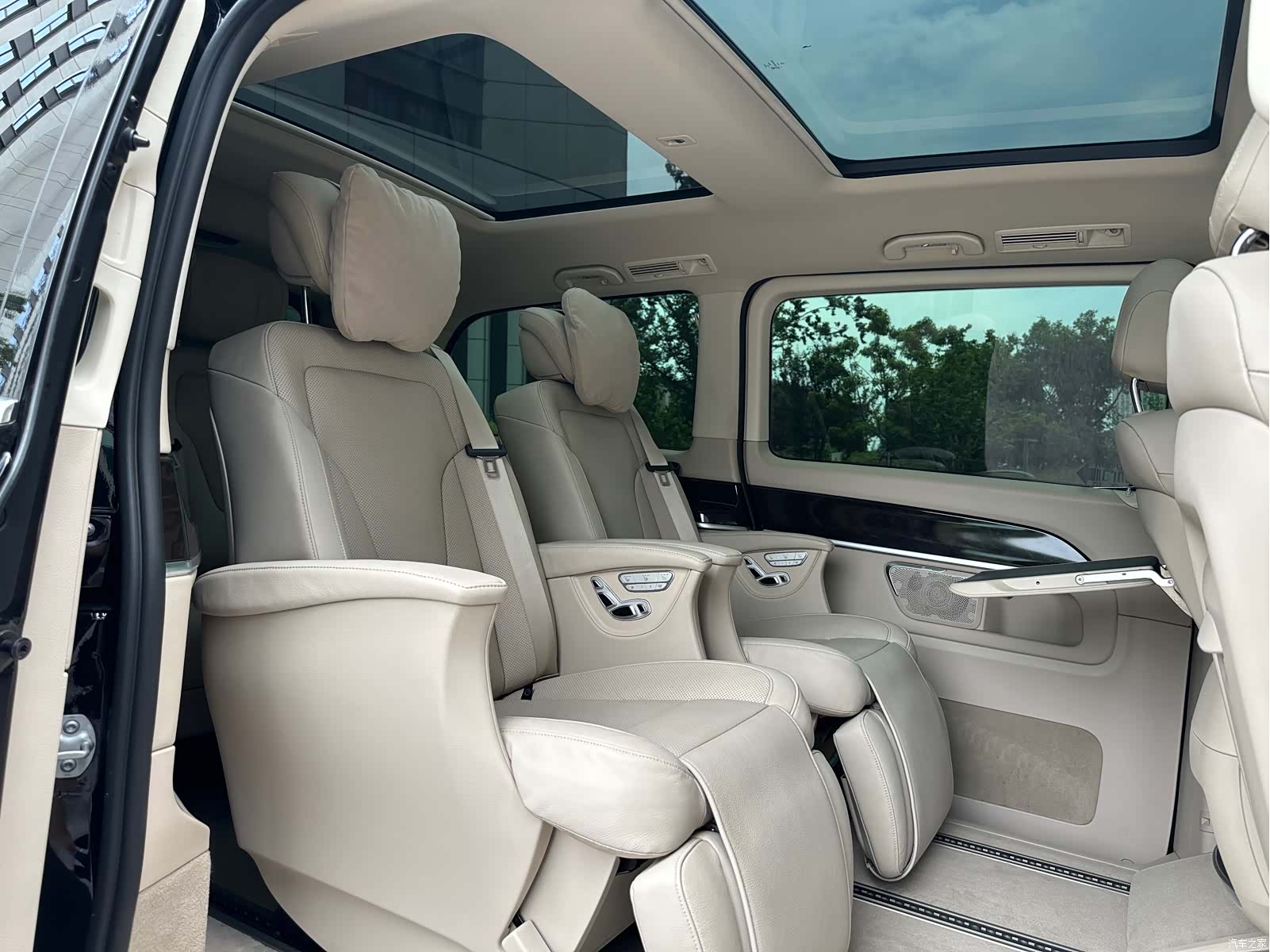 Mercedes-Benz V-Class, 2020 10