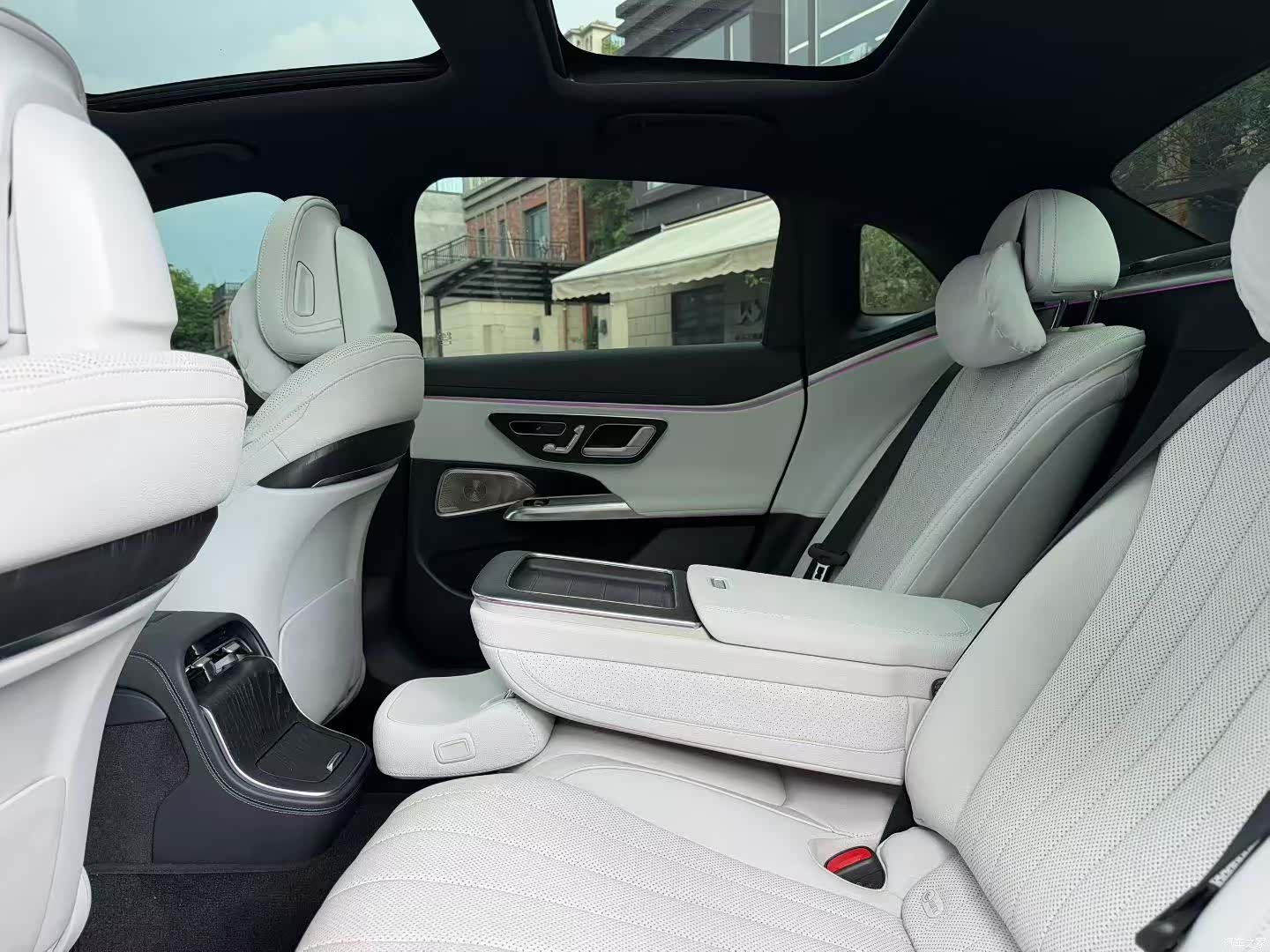 Mercedes-Benz E-Class, 2024 9