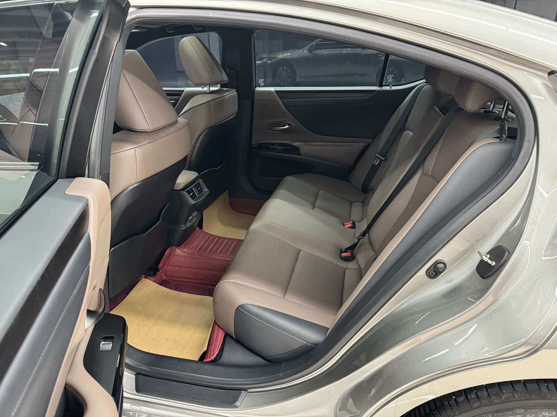 Lexus ES, 2024 12