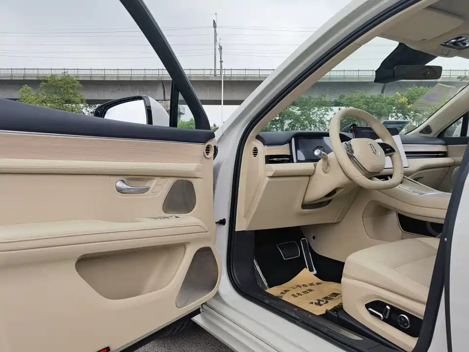 AITO Ask the world M5