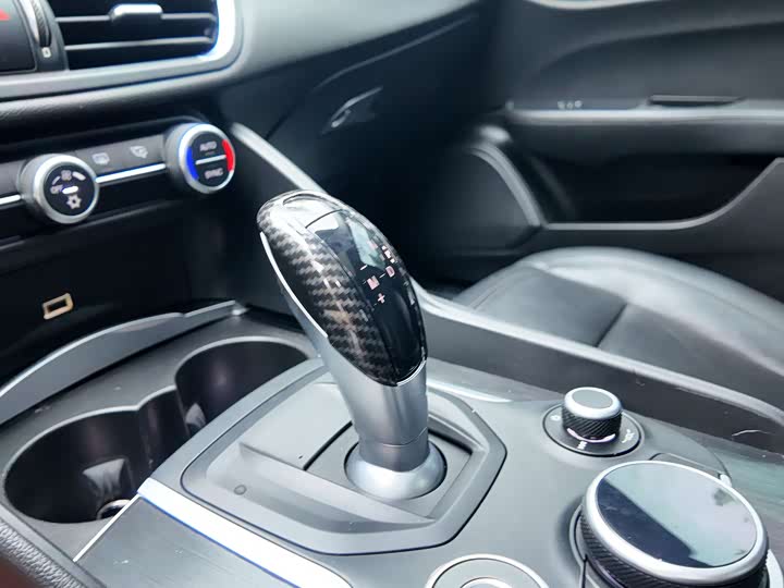Alfa Romeo Giulia 2017 2.0T 200HP Luxury