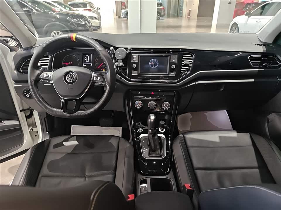 Volkswagen T-ROC exploring Songs