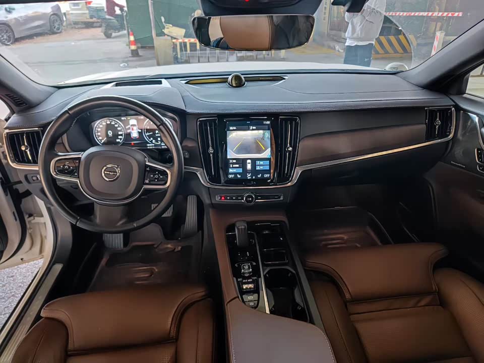 Volvo V90