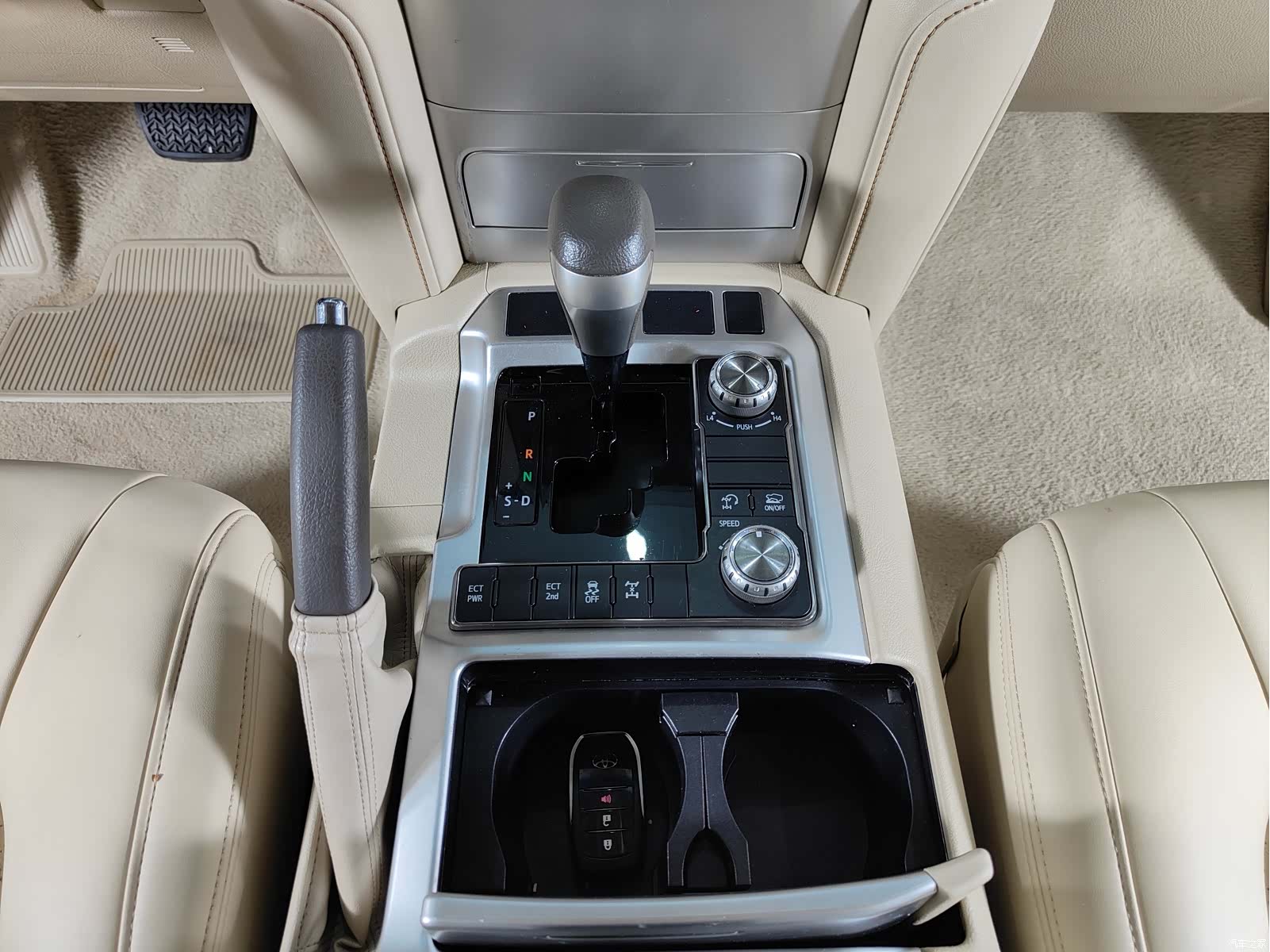 Toyota Land Cruiser, 2020 11