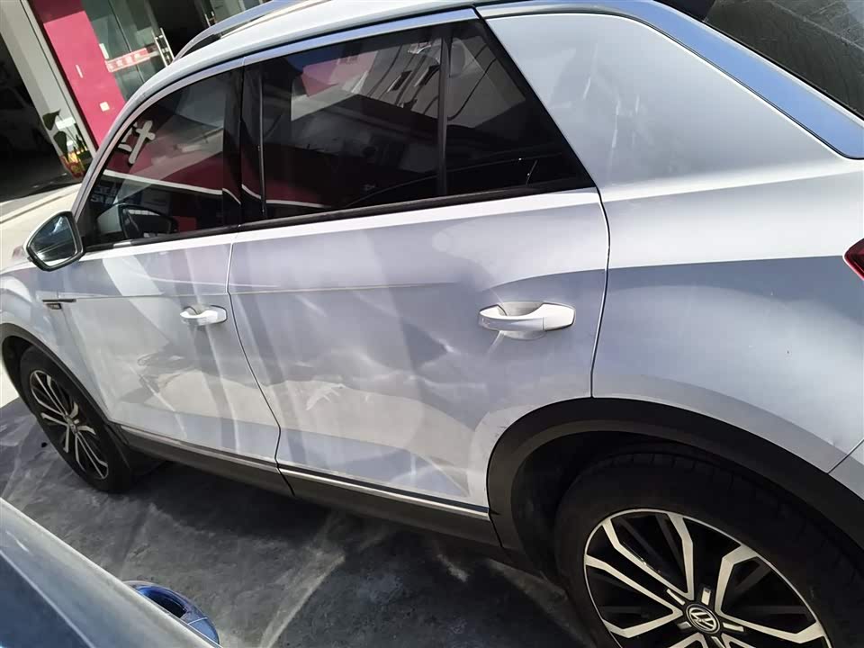 Volkswagen T-ROC exploring Songs