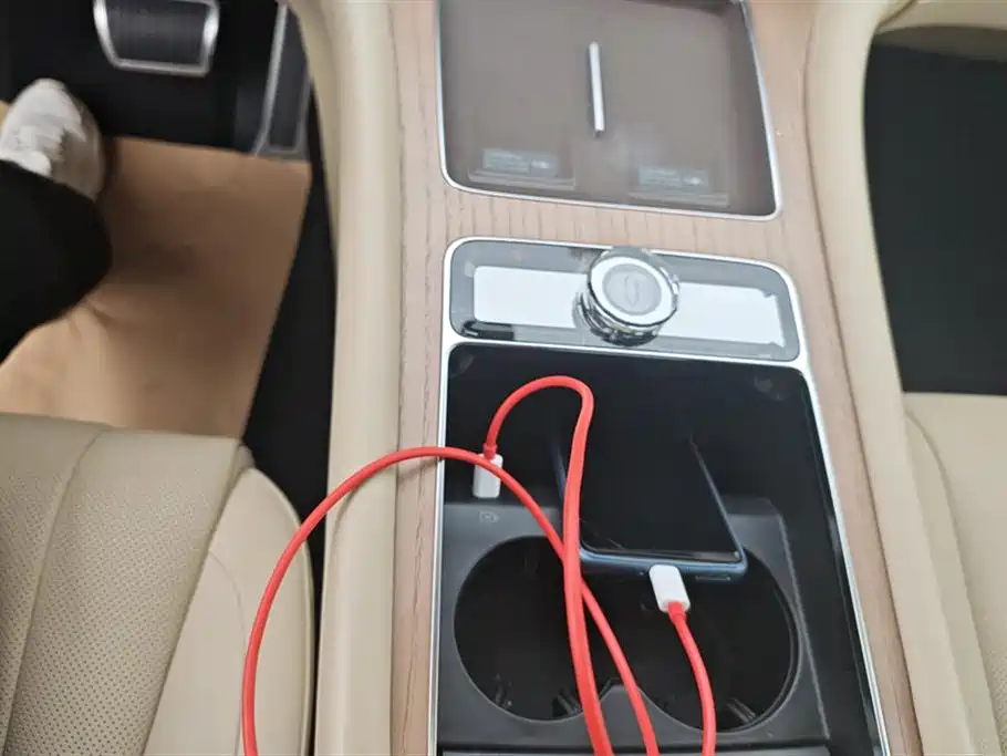 AITO Ask the world M9