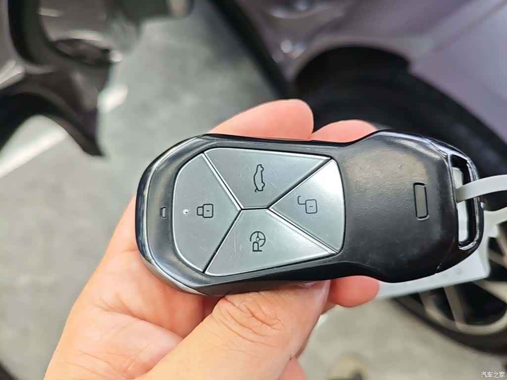 Xpeng P7, 2025 9