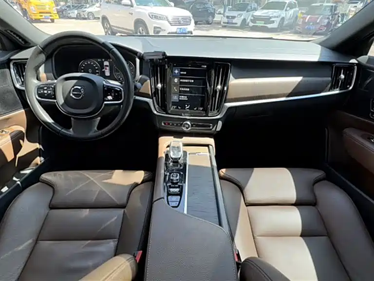 Volvo S90