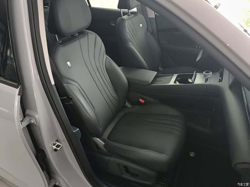 Geely Galaxy E5, 2025 25