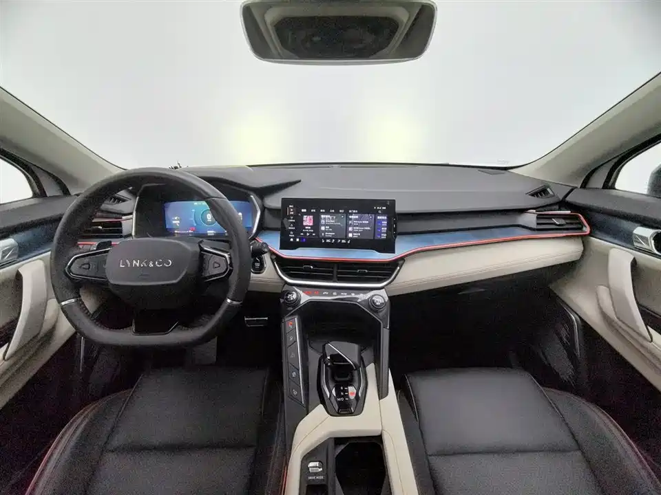 Lynk & Co 06