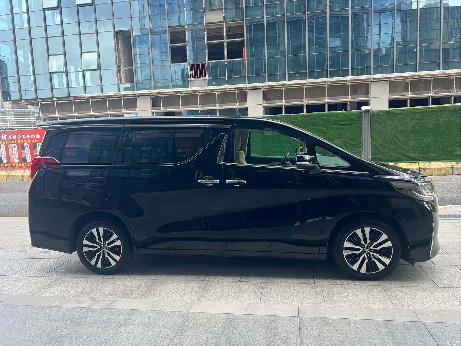 Toyota Alphard, 2018 4