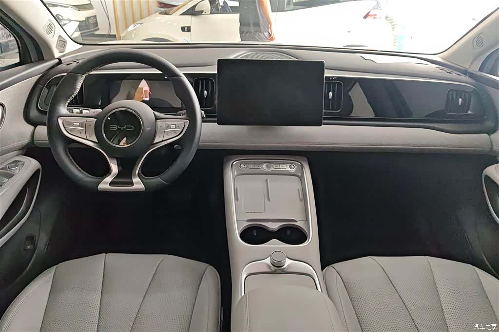 BYD HiAce, 2025 12
