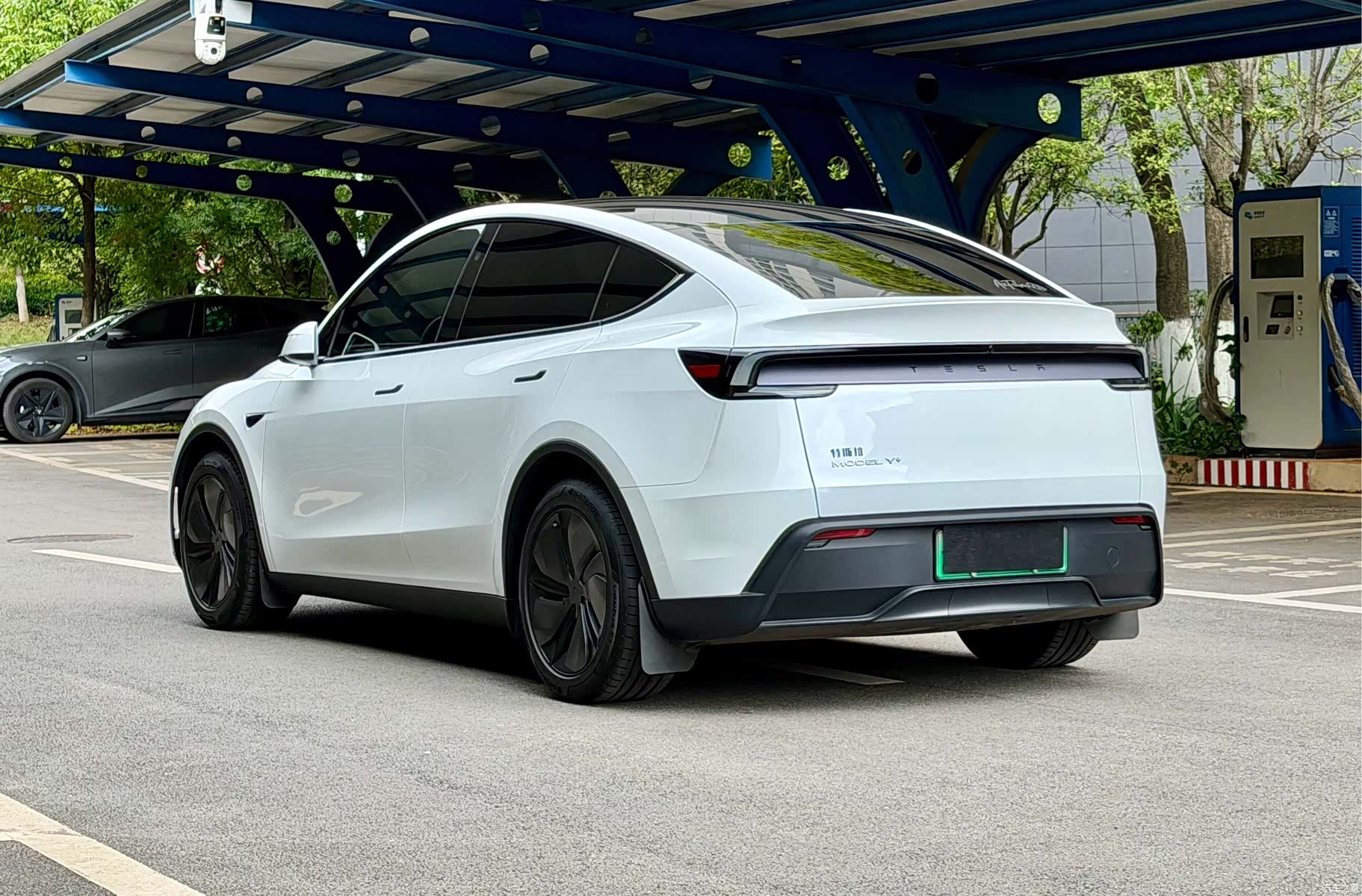 Tesla Model Y, 2025 все фото