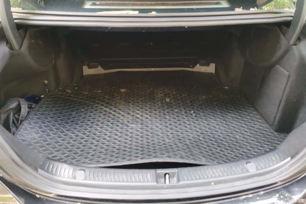 Mercedes-Benz E-Class, 2022 4
