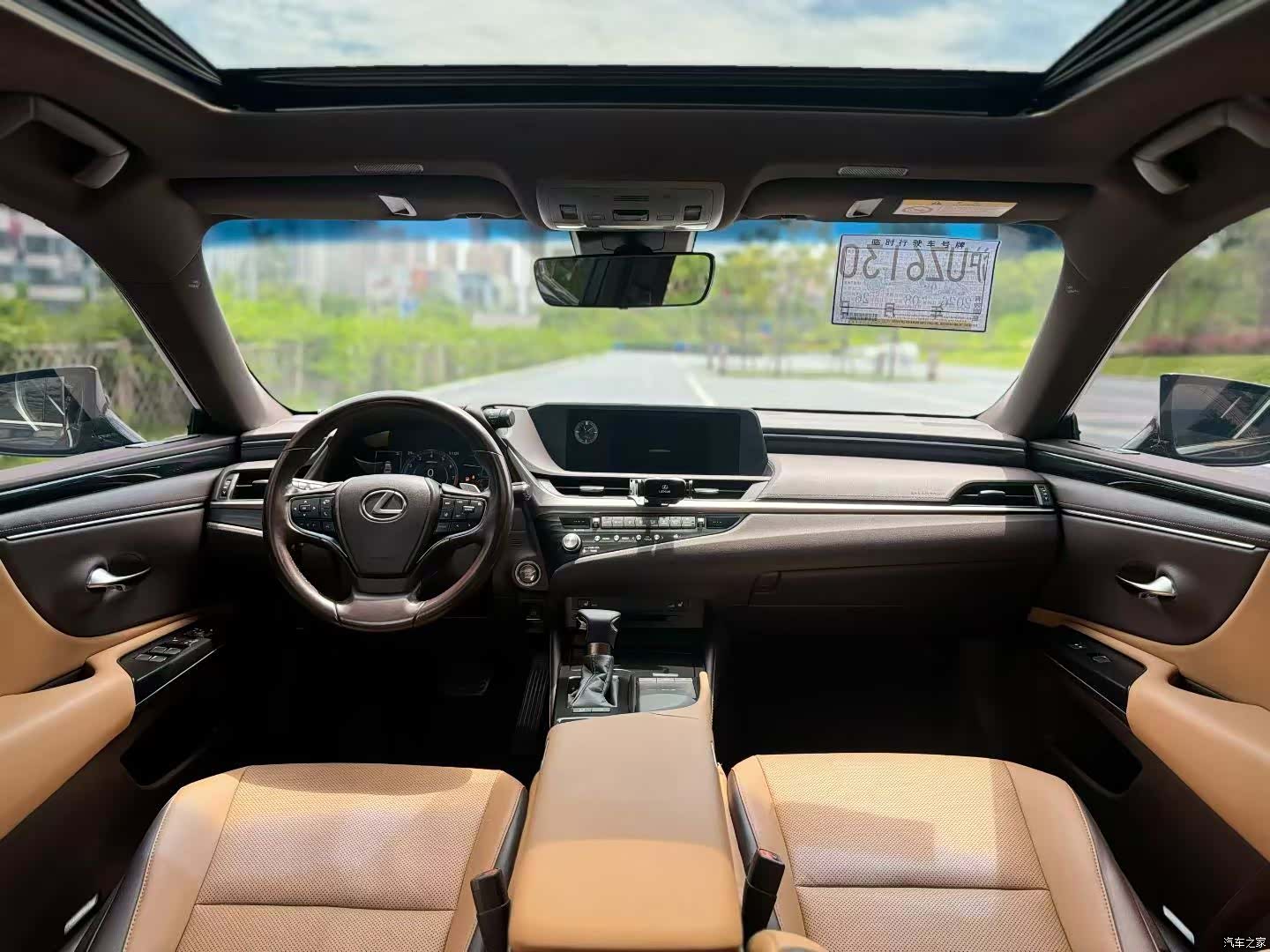 Lexus ES, 2021 все фото