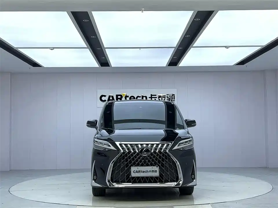 Lexus LM