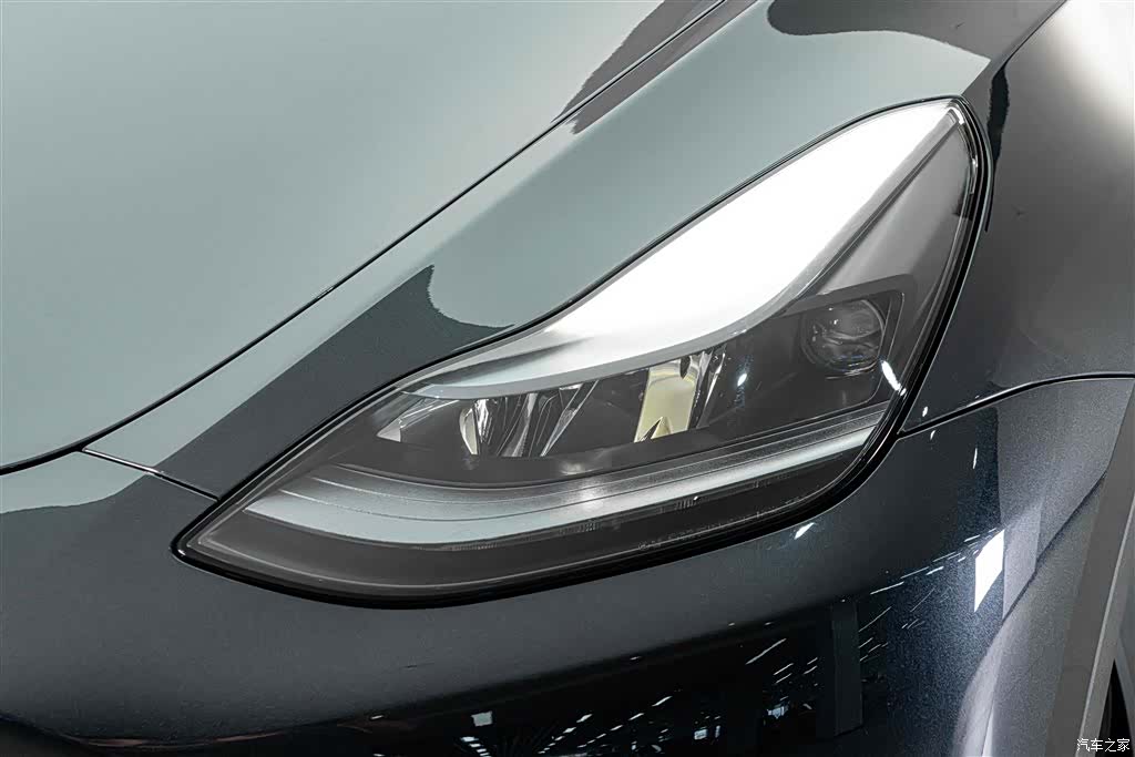 Tesla Model Y, 2025 4