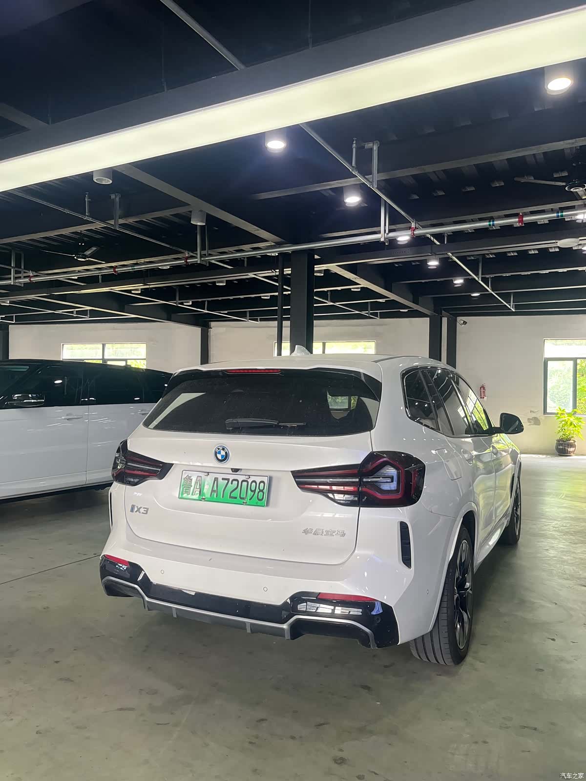 BMW iX3, 2025 7