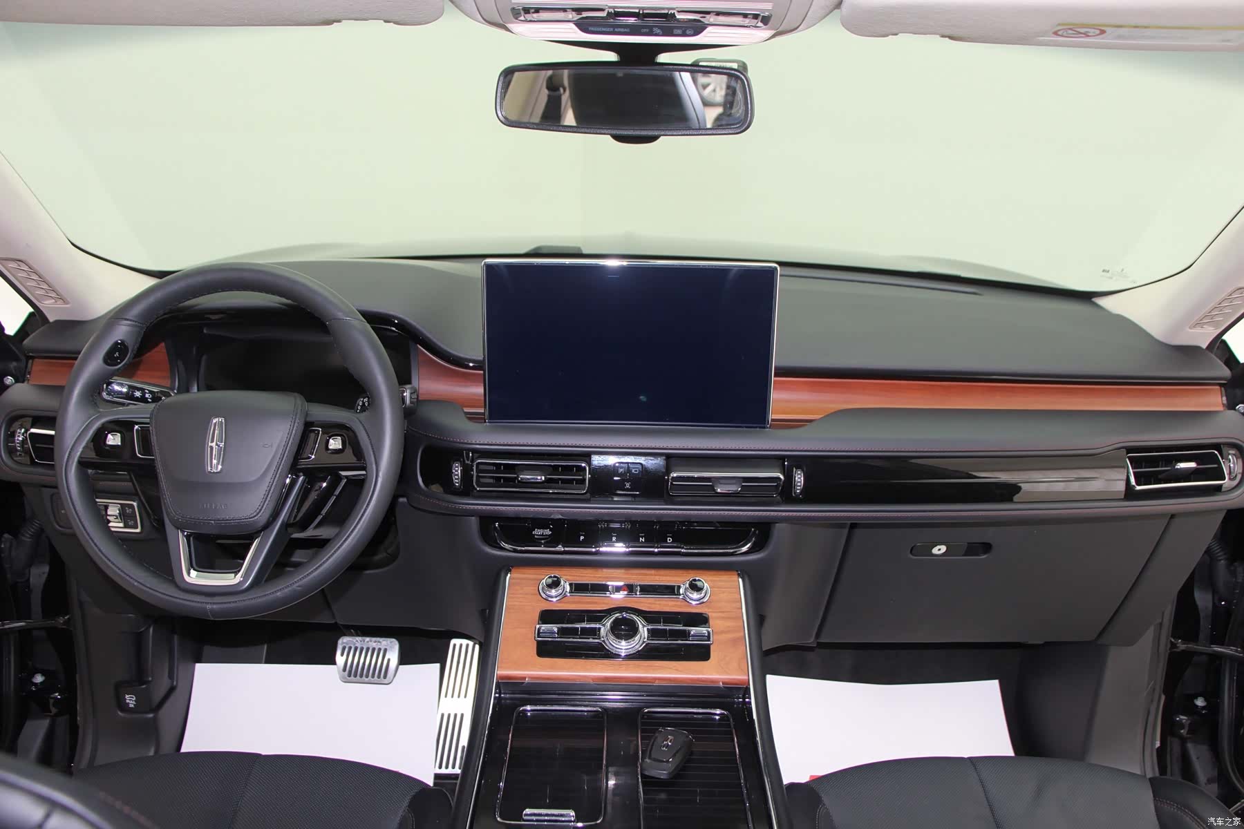 Lincoln Aviator, 2023 13