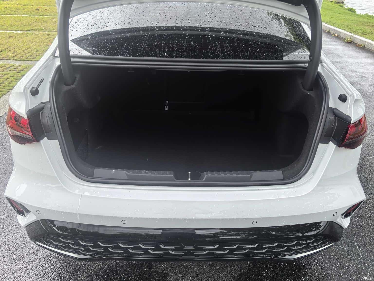 Audi Flying Spur, 2026 11