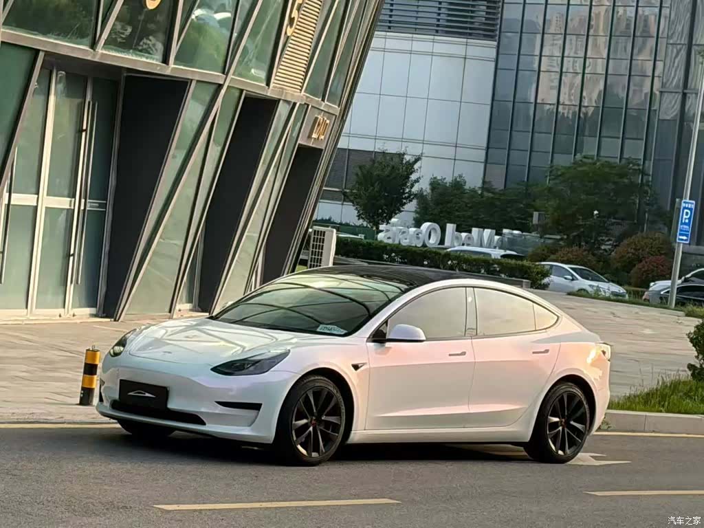 Tesla Model 3, 2022 1
