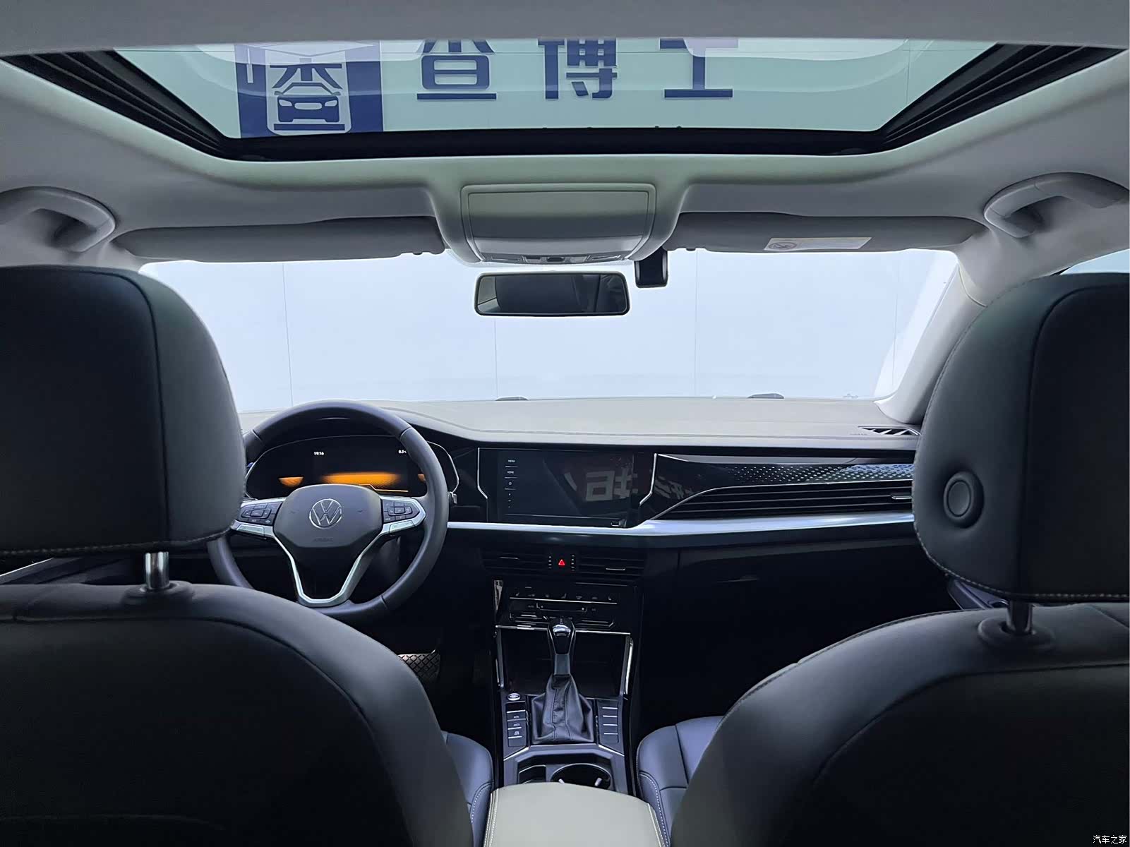 Volkswagen Passat, 2023 14